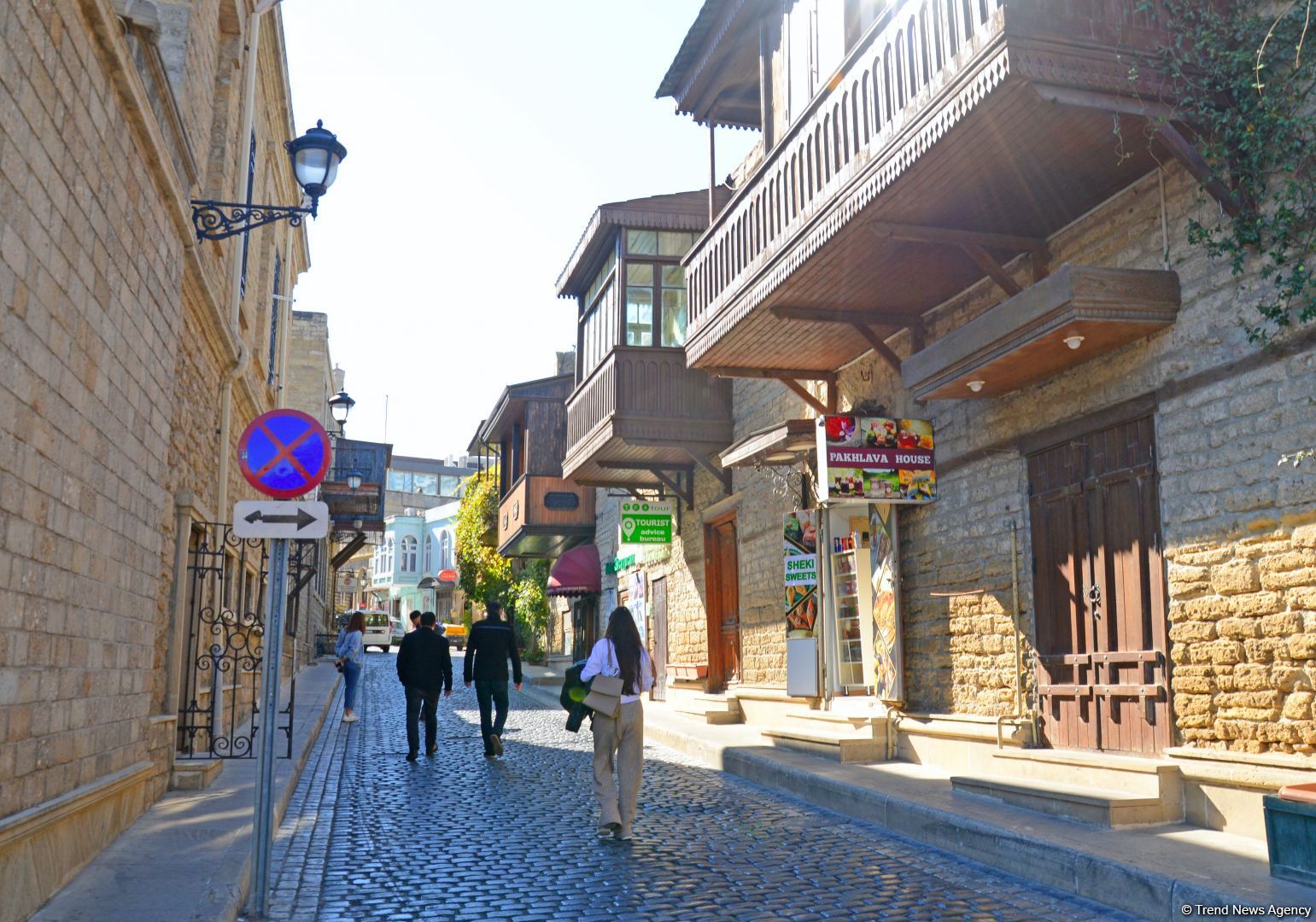 Turistlərin sevimli məkanı İçərişəhərdən FOTOREPORTAJ