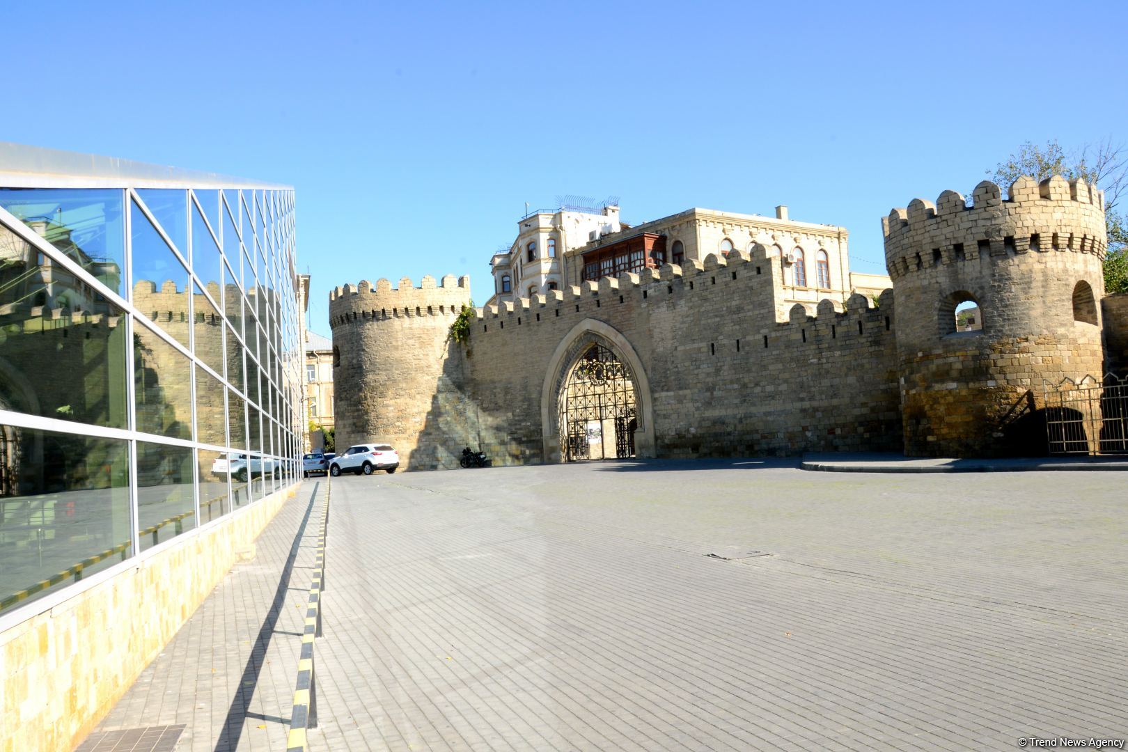 Turistlərin sevimli məkanı İçərişəhərdən FOTOREPORTAJ