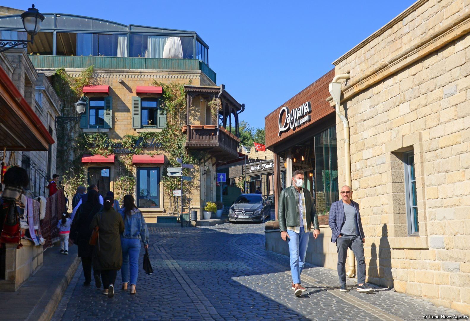 Turistlərin sevimli məkanı İçərişəhərdən FOTOREPORTAJ
