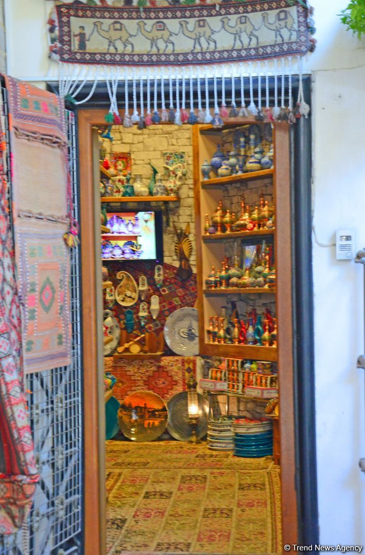Turistlərin sevimli məkanı İçərişəhərdən FOTOREPORTAJ