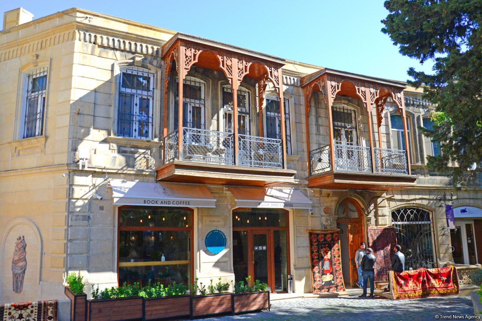 Turistlərin sevimli məkanı İçərişəhərdən FOTOREPORTAJ