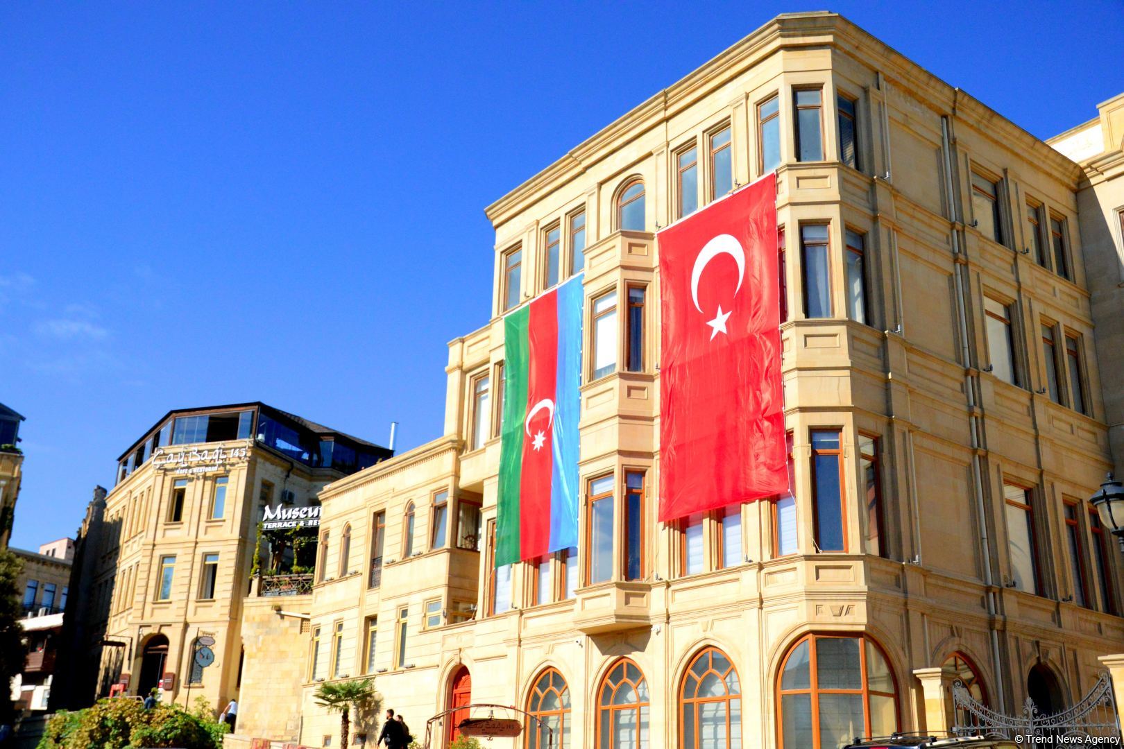 Turistlərin sevimli məkanı İçərişəhərdən FOTOREPORTAJ