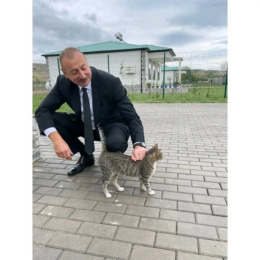 Birinci vitse-prezident Mehriban Əliyeva Prezident İlham Əliyevlə Zəngilana səfərdən fotolar paylaşıb (FOTO)
