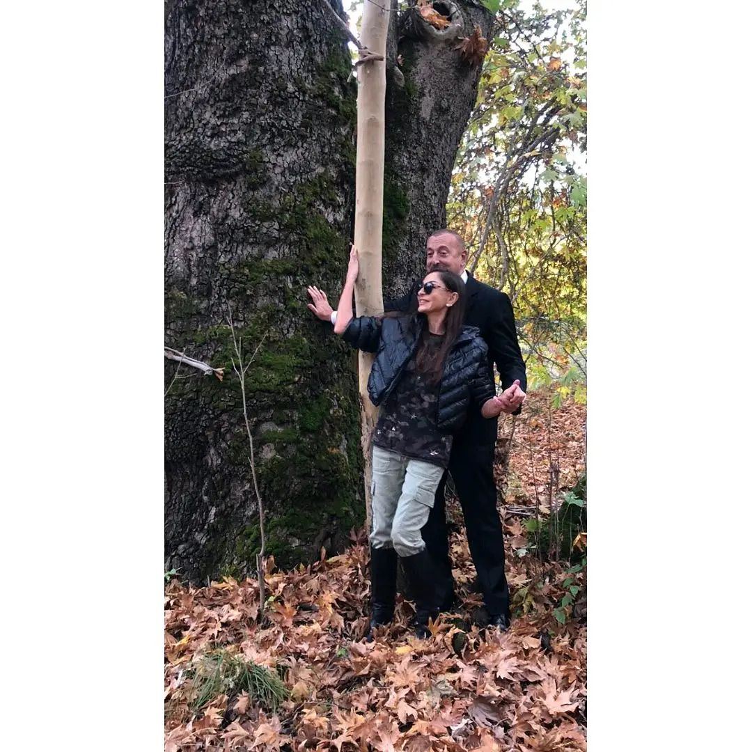 Birinci vitse-prezident Mehriban Əliyeva Prezident İlham Əliyevlə Zəngilana səfərdən foto paylaşıb (FOTO)