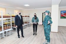 Prezident İlham Əliyev və Birinci xanım Mehriban Əliyeva DSX-nin yeni hərbi hissə kompleksinin açılışında iştirak ediblər (YENİLƏNİB) (FOTO/VİDEO)