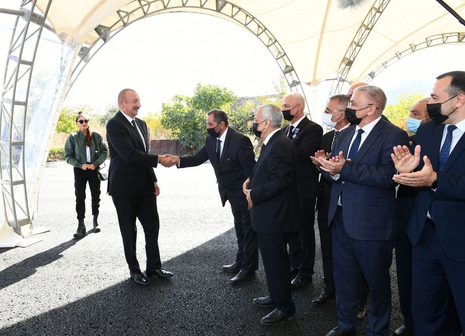 Prezident İlham Əliyev və Birinci xanım Mehriban Əliyeva Qubadlı rayon ictimaiyyətinin nümayəndələri ilə görüşüblər (FOTO/VİDEO) (YENİLƏNİB)