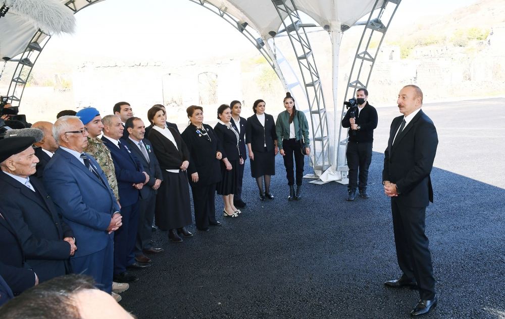 Prezident İlham Əliyev və Birinci xanım Mehriban Əliyeva Qubadlı rayon ictimaiyyətinin nümayəndələri ilə görüşüblər (FOTO/VİDEO) (YENİLƏNİB)
