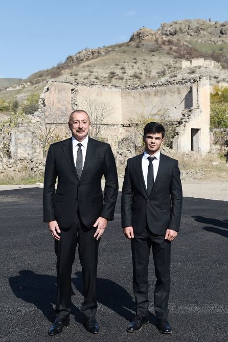 Prezident İlham Əliyev və Birinci xanım Mehriban Əliyeva Qubadlı rayon ictimaiyyətinin nümayəndələri ilə görüşüblər (FOTO/VİDEO) (YENİLƏNİB)