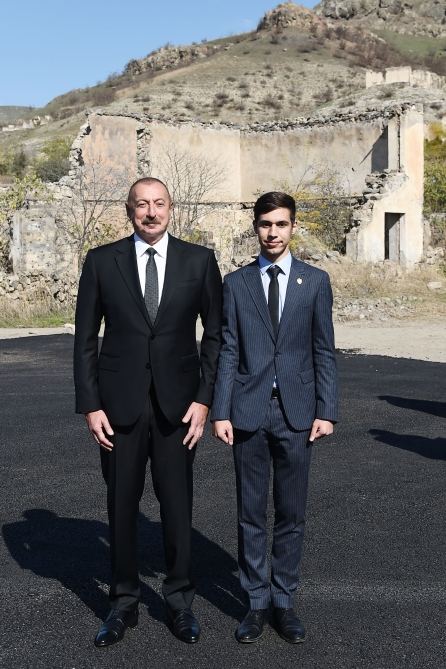 Prezident İlham Əliyev və Birinci xanım Mehriban Əliyeva Qubadlı rayon ictimaiyyətinin nümayəndələri ilə görüşüblər (FOTO/VİDEO) (YENİLƏNİB)