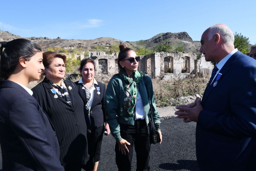 Prezident İlham Əliyev və Birinci xanım Mehriban Əliyeva Qubadlı rayon ictimaiyyətinin nümayəndələri ilə görüşüblər (FOTO/VİDEO) (YENİLƏNİB)