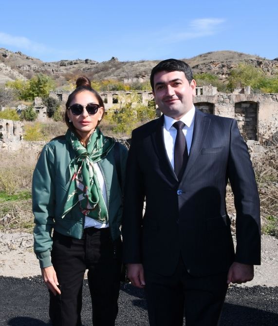 Prezident İlham Əliyev və Birinci xanım Mehriban Əliyeva Qubadlı rayon ictimaiyyətinin nümayəndələri ilə görüşüblər (FOTO/VİDEO) (YENİLƏNİB)
