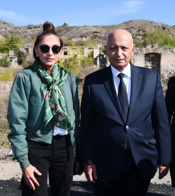 Prezident İlham Əliyev və Birinci xanım Mehriban Əliyeva Qubadlı rayon ictimaiyyətinin nümayəndələri ilə görüşüblər (FOTO/VİDEO) (YENİLƏNİB)