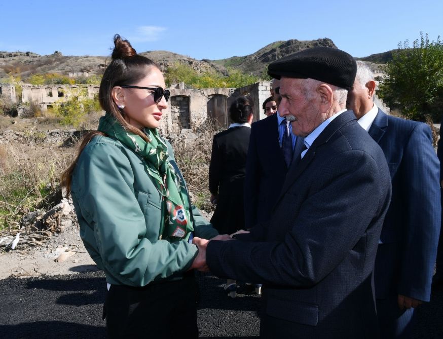 Prezident İlham Əliyev və Birinci xanım Mehriban Əliyeva Qubadlı rayon ictimaiyyətinin nümayəndələri ilə görüşüblər (FOTO/VİDEO) (YENİLƏNİB)