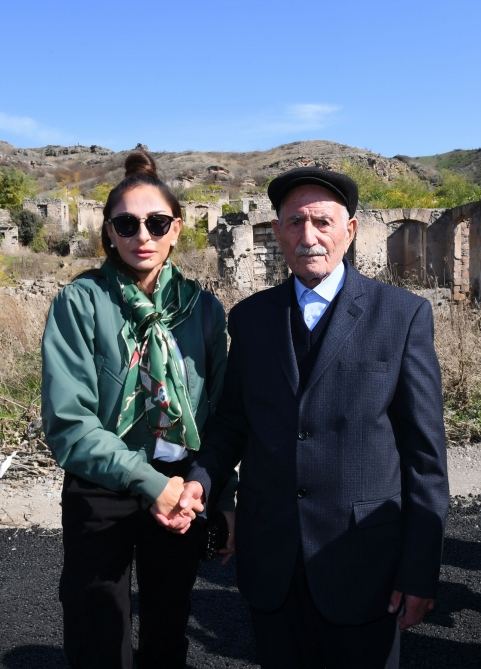Prezident İlham Əliyev və Birinci xanım Mehriban Əliyeva Qubadlı rayon ictimaiyyətinin nümayəndələri ilə görüşüblər (FOTO/VİDEO) (YENİLƏNİB)