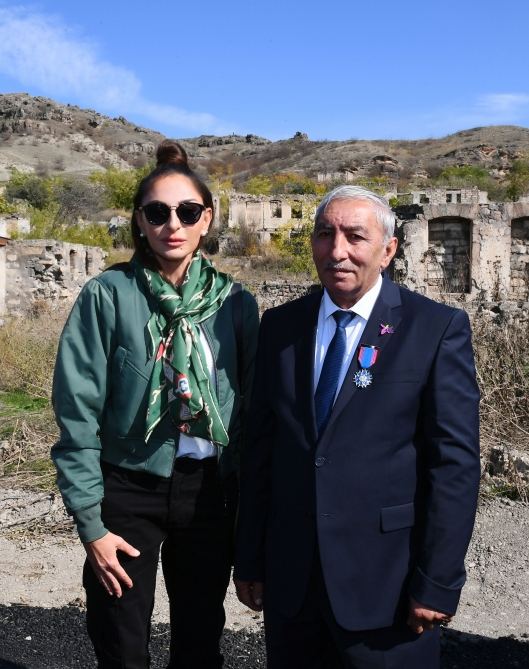 Prezident İlham Əliyev və Birinci xanım Mehriban Əliyeva Qubadlı rayon ictimaiyyətinin nümayəndələri ilə görüşüblər (FOTO/VİDEO) (YENİLƏNİB)