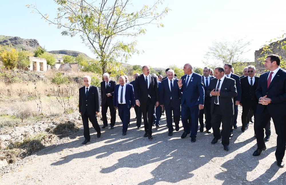 Prezident İlham Əliyev və Birinci xanım Mehriban Əliyeva Qubadlı rayon ictimaiyyətinin nümayəndələri ilə görüşüblər (FOTO/VİDEO) (YENİLƏNİB)