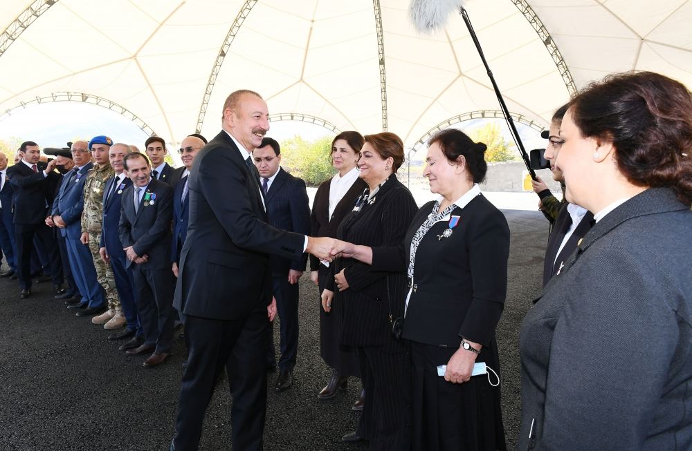 Prezident İlham Əliyev və Birinci xanım Mehriban Əliyeva Qubadlı rayon ictimaiyyətinin nümayəndələri ilə görüşüblər (FOTO/VİDEO) (YENİLƏNİB)