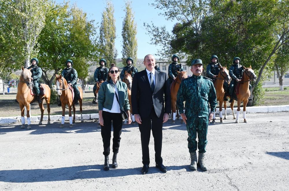 Prezident İlham Əliyev və Birinci xanım Mehriban Əliyeva DSX-nin yeni hərbi hissə kompleksinin açılışında iştirak ediblər (YENİLƏNİB) (FOTO/VİDEO)