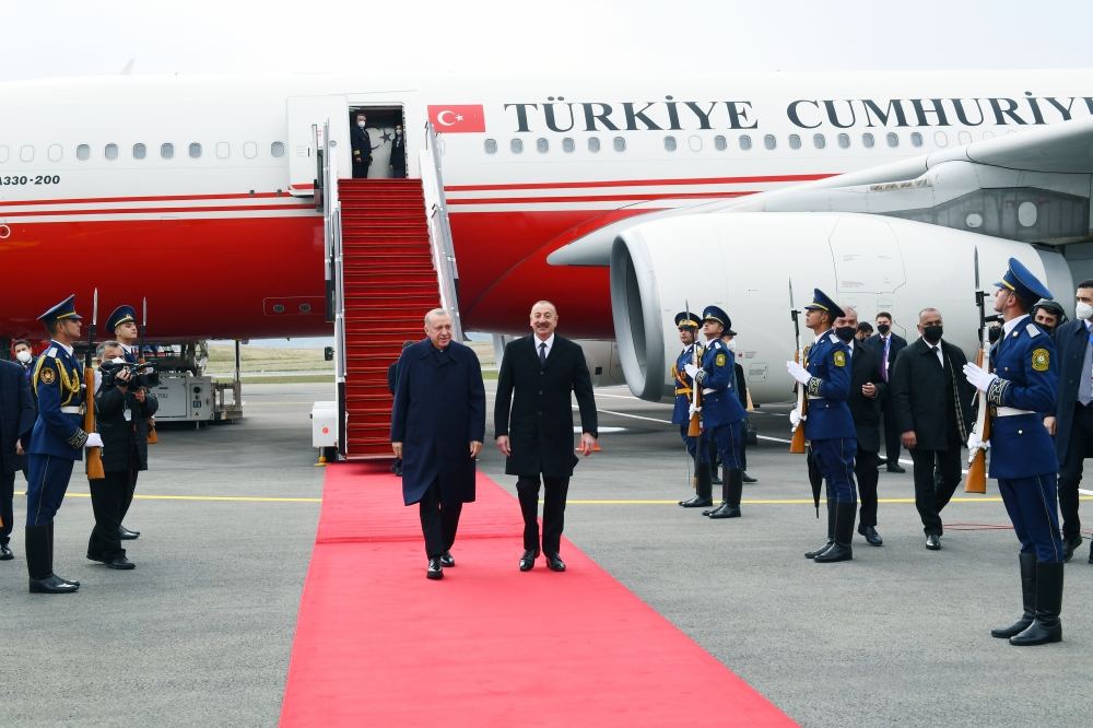 Türkiyə Prezidenti Rəcəb Tayyib Ərdoğan Azərbaycana rəsmi səfərə gəlib. Füzuli Beynəlxalq Hava Limanında ilk rəsmi qarşılanma (FOTO/VİDEO)