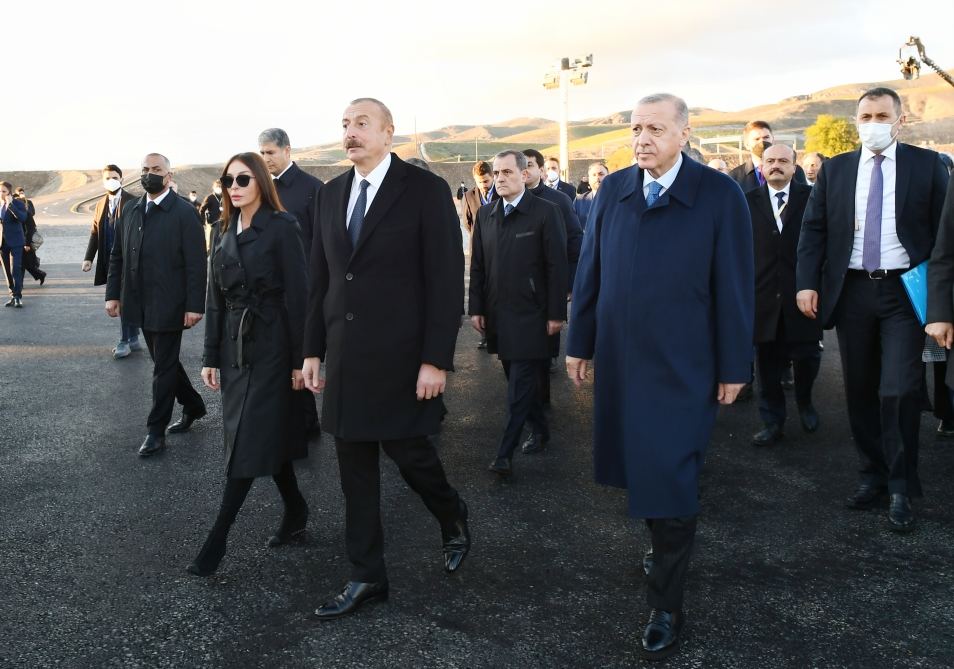 Azərbaycan və Türkiyə prezidentləri Zəngilanda “Ağıllı kənd” layihəsi çərçivəsində görülən işlərlə tanış olublar (FOTO/VİDEO) (YENİLƏNİB)