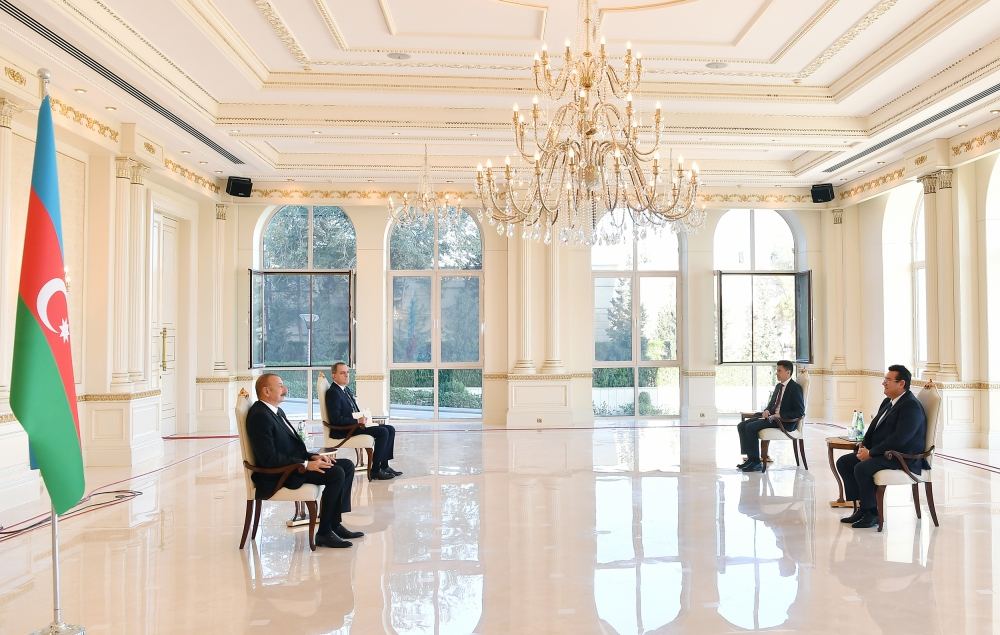 Prezident İlham Əliyev Rumıniyanın Azərbaycanda yeni təyin olunmuş səfirinin etimadnaməsini qəbul edib (FOTO/VİDEO) (YENİLƏNİB)