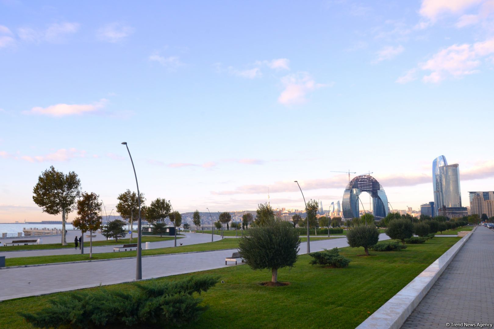 Bakının möhtəşəm Ağ Şəhər bulvarı (FOTOSESSİYA)