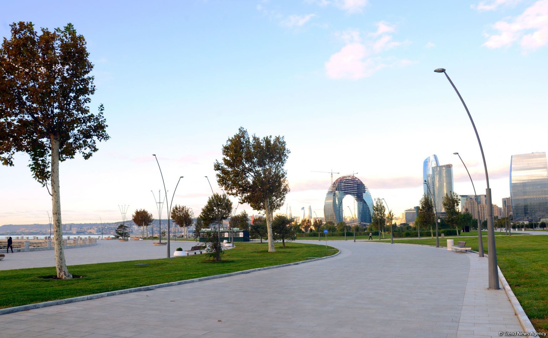 Bakının möhtəşəm Ağ Şəhər bulvarı (FOTOSESSİYA)