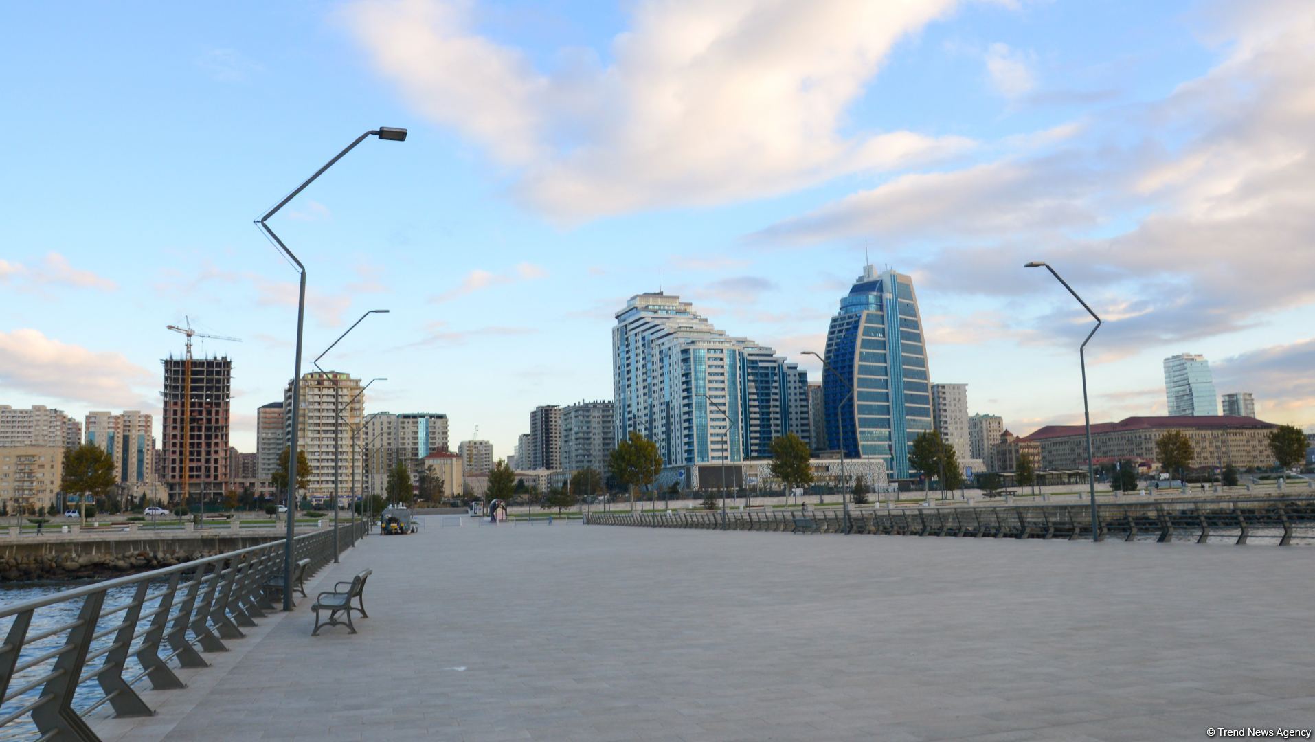 Bakının möhtəşəm Ağ Şəhər bulvarı (FOTOSESSİYA)