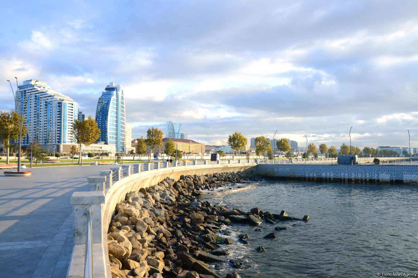 Bakının möhtəşəm Ağ Şəhər bulvarı (FOTOSESSİYA)