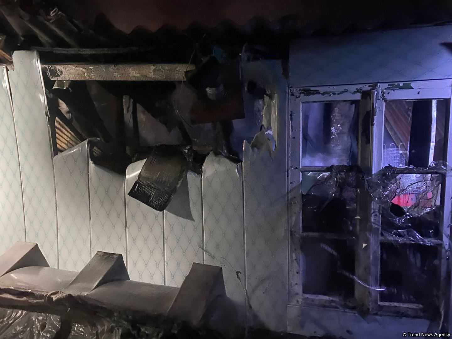 Bərdədə yaşayış binasındakı yanğın söndürülüb (FOTO)