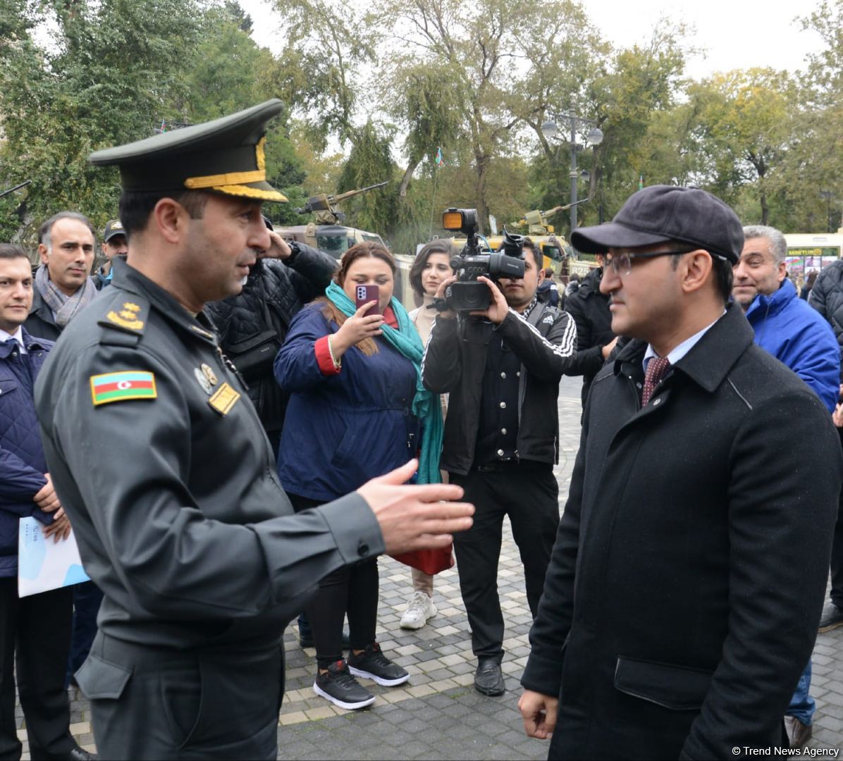 "Zəfər" yarmarkasında Vətən müharibəsində istifadə olunan texnika sərgilənir (FOTO)