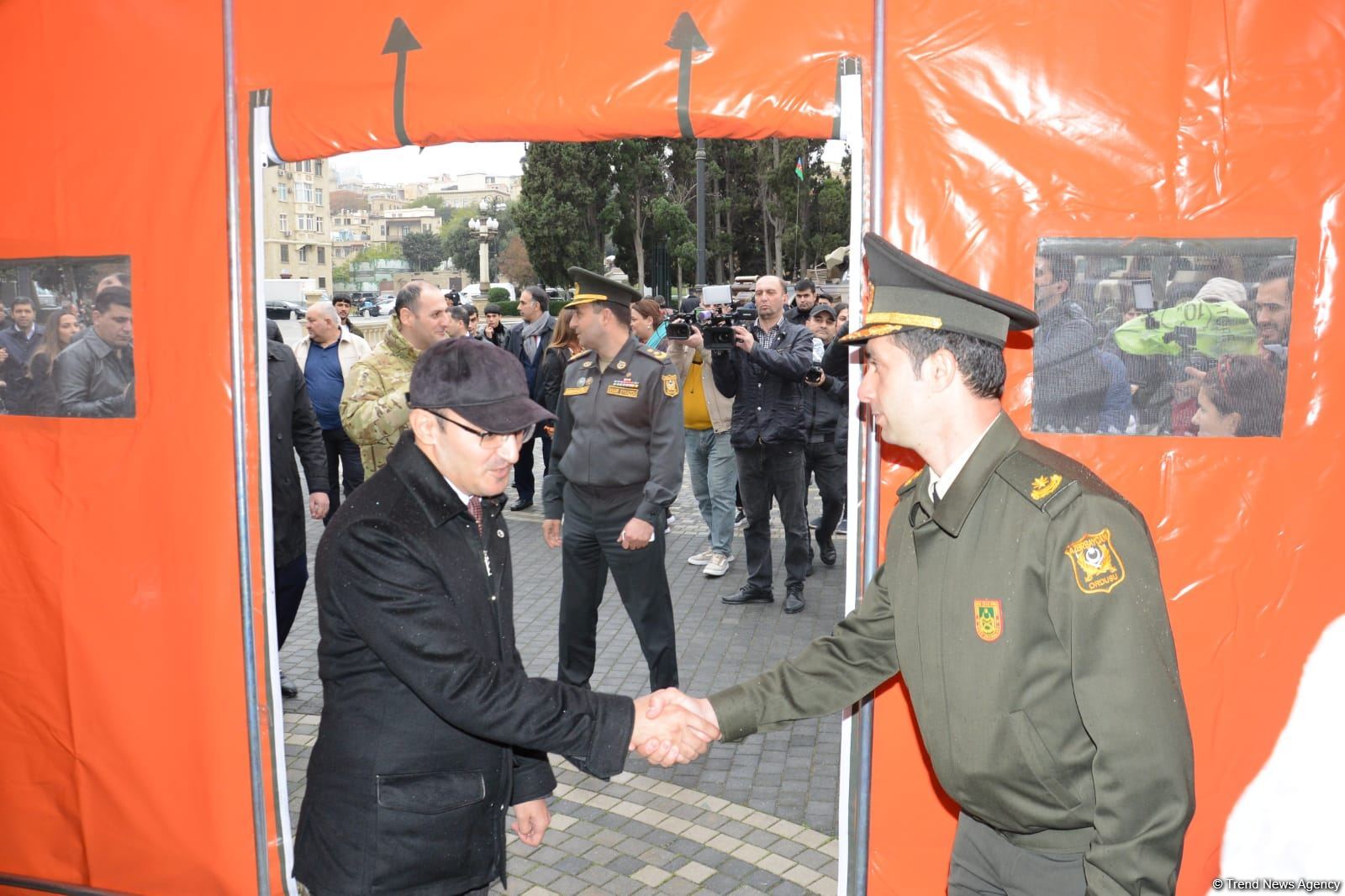 "Zəfər" yarmarkasında Vətən müharibəsində istifadə olunan texnika sərgilənir (FOTO)