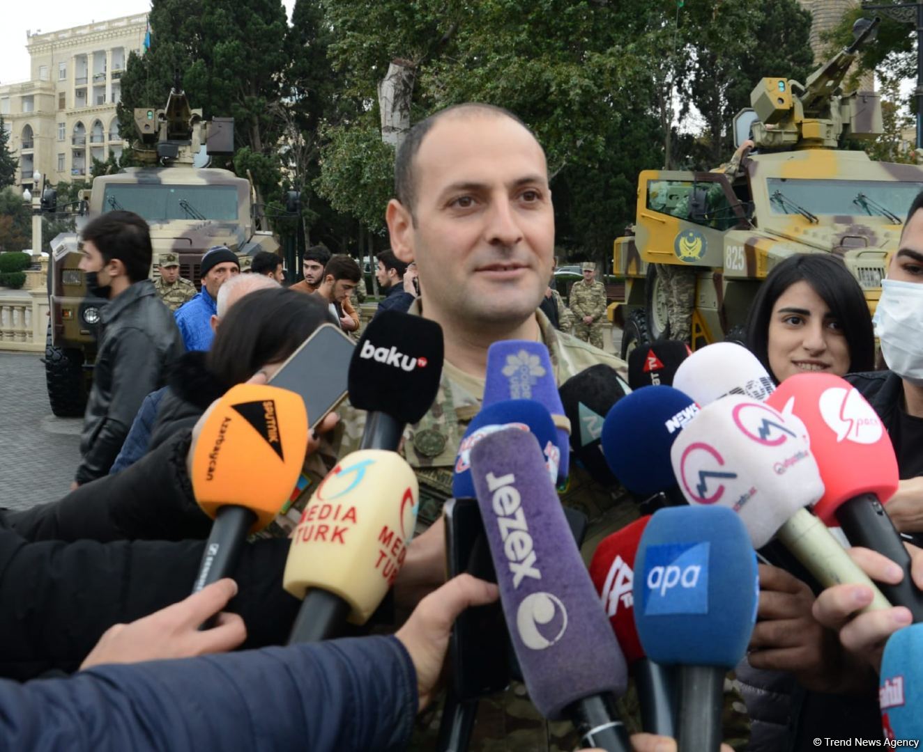 "Zəfər" yarmarkasında Vətən müharibəsində istifadə olunan texnika sərgilənir (FOTO)
