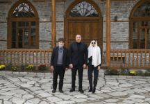 Prezident İlham Əliyevə Lahıcdakı Bədöyün məscidində “Qurani-Kərim” hədiyyə olunub (FOTO/VİDEO)