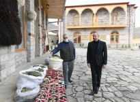 Prezident İlham Əliyev və birinci xanım Mehriban Əliyeva Lahıcdakı Bədöyün məscidində aparılan bərpa-təmir işləri ilə tanış olublar (YENİLƏNİB) (FOTO/VİDEO)