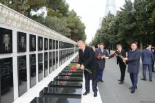 Türk Şurası ölkələrinin baş prokurorları Fəxri xiyabanı və Şəhidlər xiyabanını ziyarət ediblər (FOTO)