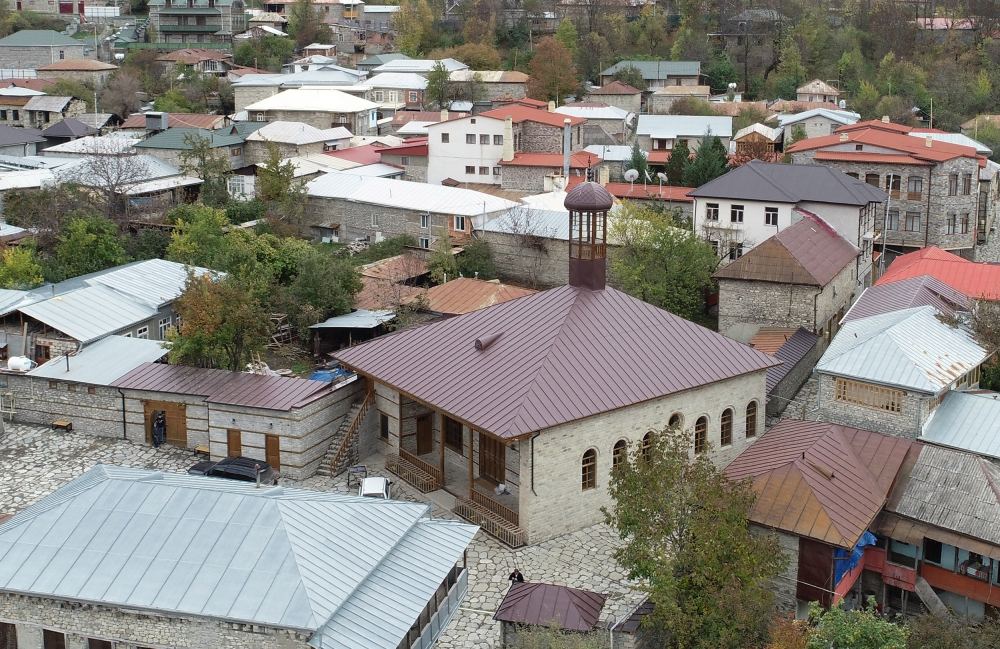 Prezident İlham Əliyevə Lahıcdakı Bədöyün məscidində “Qurani-Kərim” hədiyyə olunub (FOTO/VİDEO)