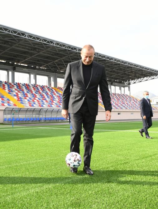 Prezident İlham Əliyev və birinci xanım Mehriban Əliyeva Şamaxı şəhər stadionunun açılışında iştirak ediblər (FOTO/VİDEO) (YENİLƏNİB)