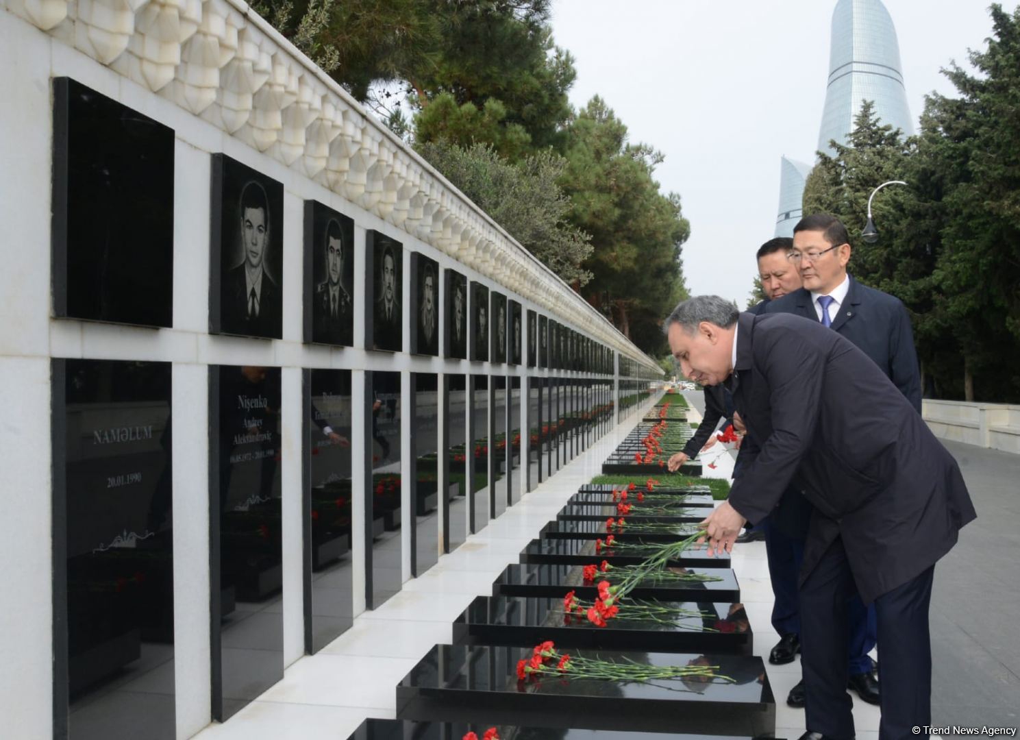 Türk Şurası ölkələrinin baş prokurorları Fəxri xiyabanı və Şəhidlər xiyabanını ziyarət ediblər (FOTO)