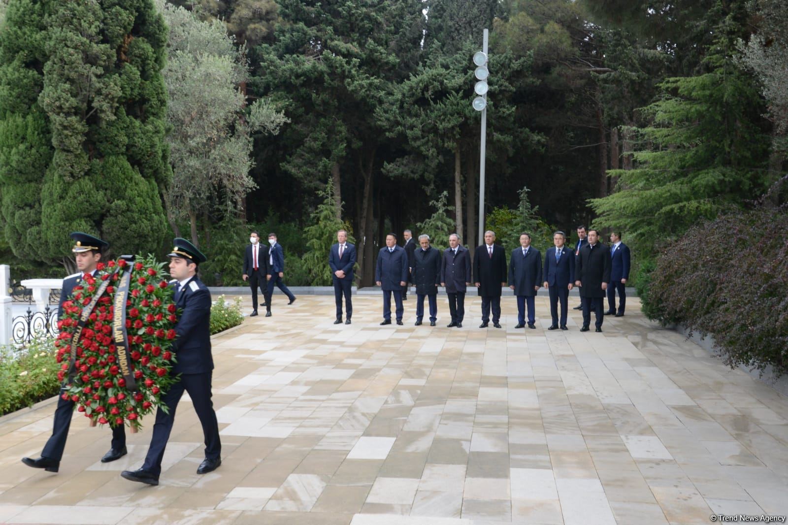 Türk Şurası ölkələrinin baş prokurorları Fəxri xiyabanı və Şəhidlər xiyabanını ziyarət ediblər (FOTO)
