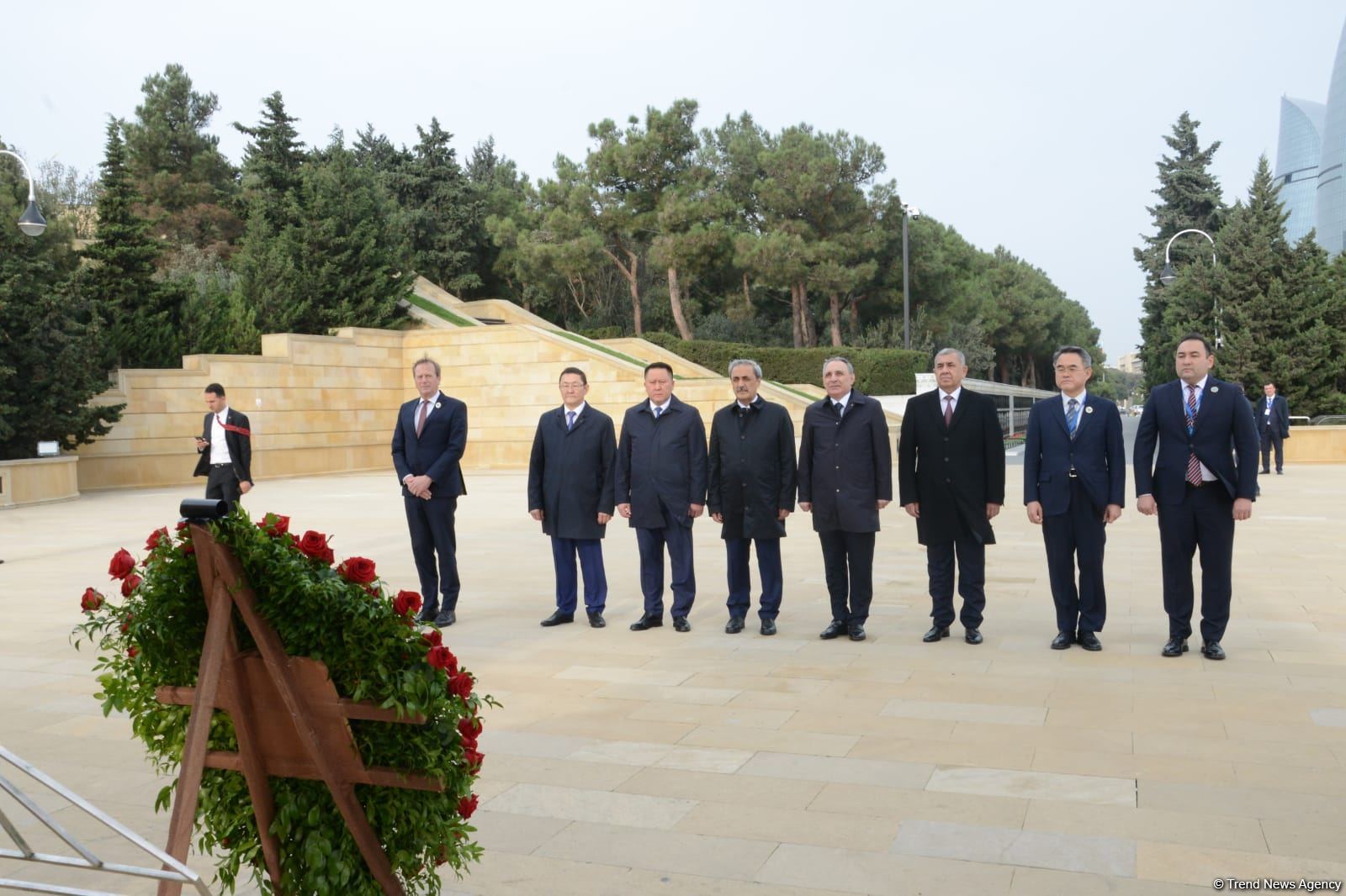Türk Şurası ölkələrinin baş prokurorları Fəxri xiyabanı və Şəhidlər xiyabanını ziyarət ediblər (FOTO)