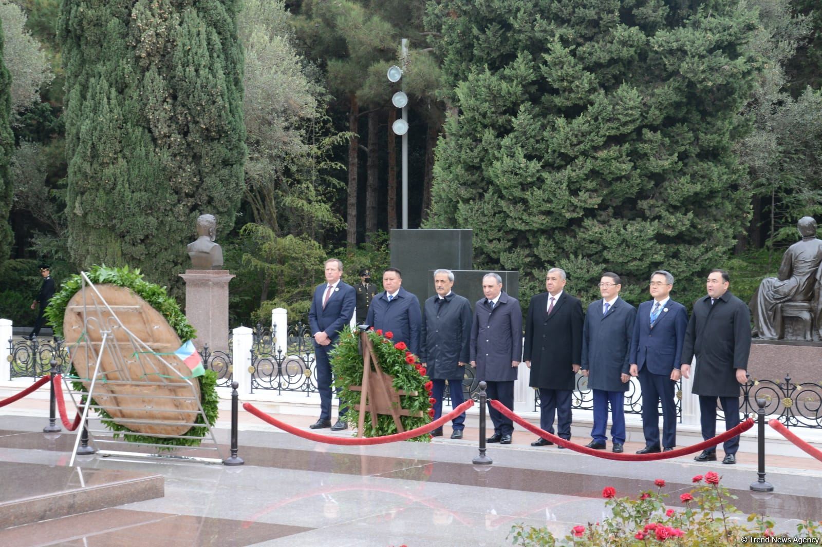 Türk Şurası ölkələrinin baş prokurorları Fəxri xiyabanı və Şəhidlər xiyabanını ziyarət ediblər (FOTO)