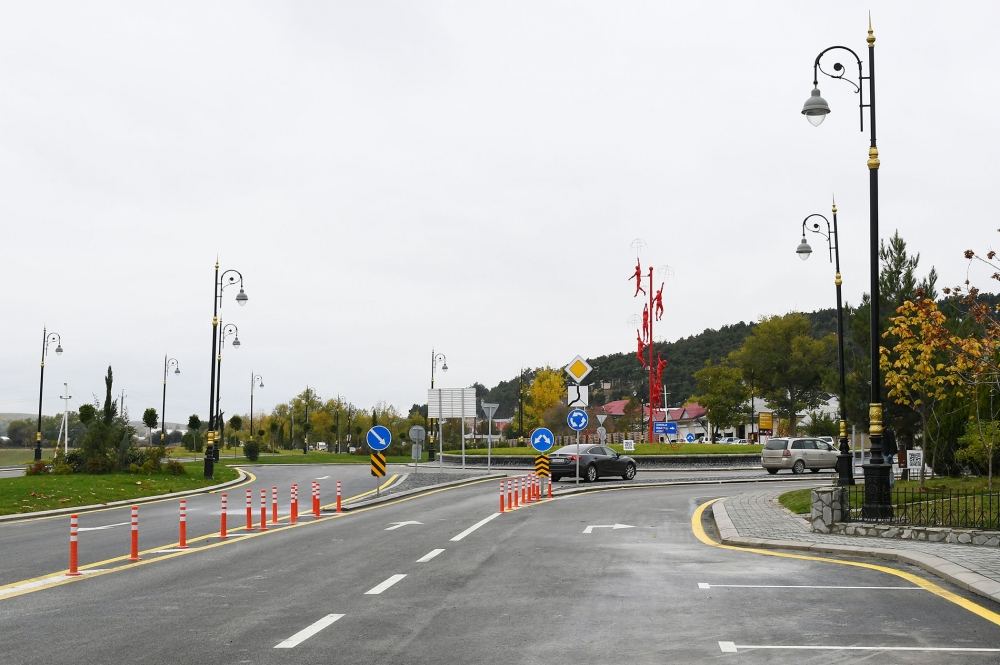 Prezident İlham Əliyev və birinci xanım Mehriban Əliyeva Şamaxı şəhərində Gənclər Parkında görülmüş işlərlə tanış olublar (FOTO/VİDEO)