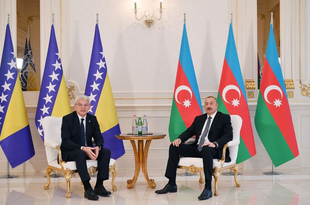 Prezident İlham Əliyev Bosniya və Herseqovinanın Rəyasət Heyətinin üzvü Şefik Caferoviçlə görüşüb (FOTO/VİDEO)