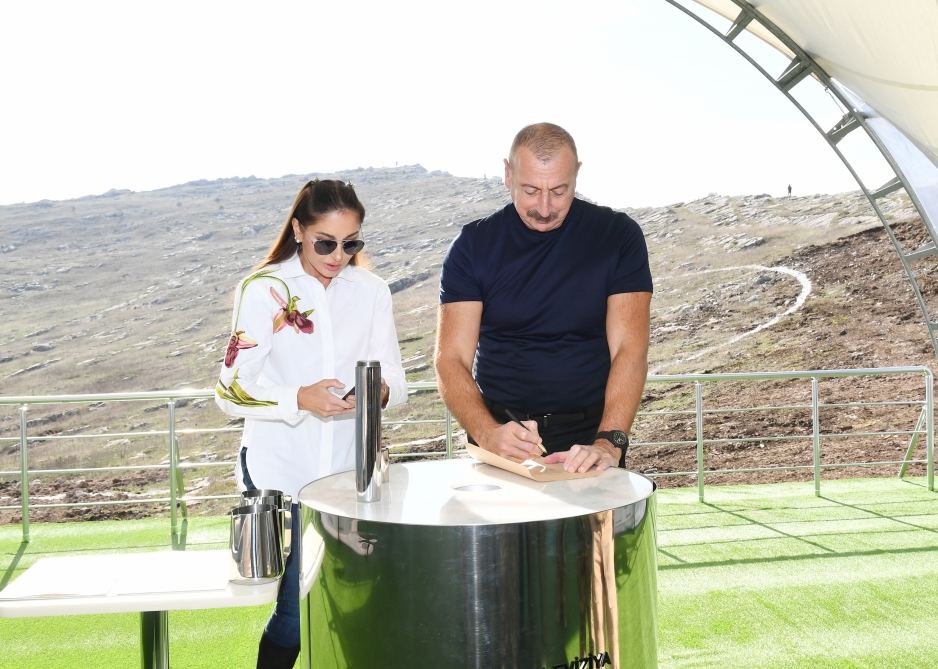 Prezident İlham Əliyev və Birinci xanım Mehriban Əliyeva Şuşa Radio-Televiziya yayım qülləsinin təməlini qoyublar (FOTO/VİDEO)