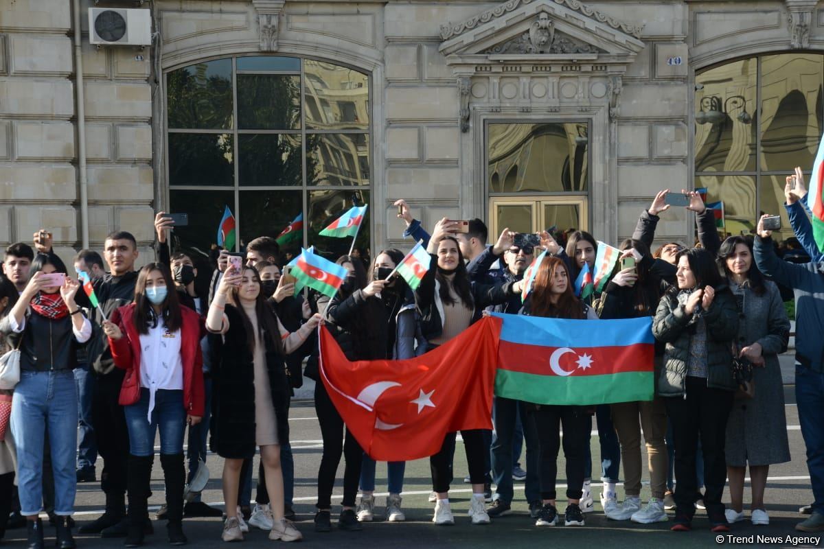 Bakıda Zəfər yürüşü və flaşmobu keçirilib (FOTO/VİDEO) (ƏLAVƏ OLUNUB)