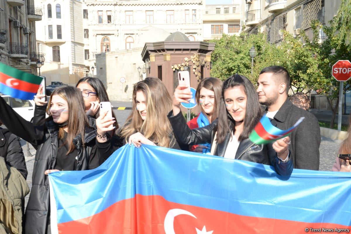 Bakıda Zəfər yürüşü və flaşmobu keçirilib (FOTO/VİDEO) (ƏLAVƏ OLUNUB)