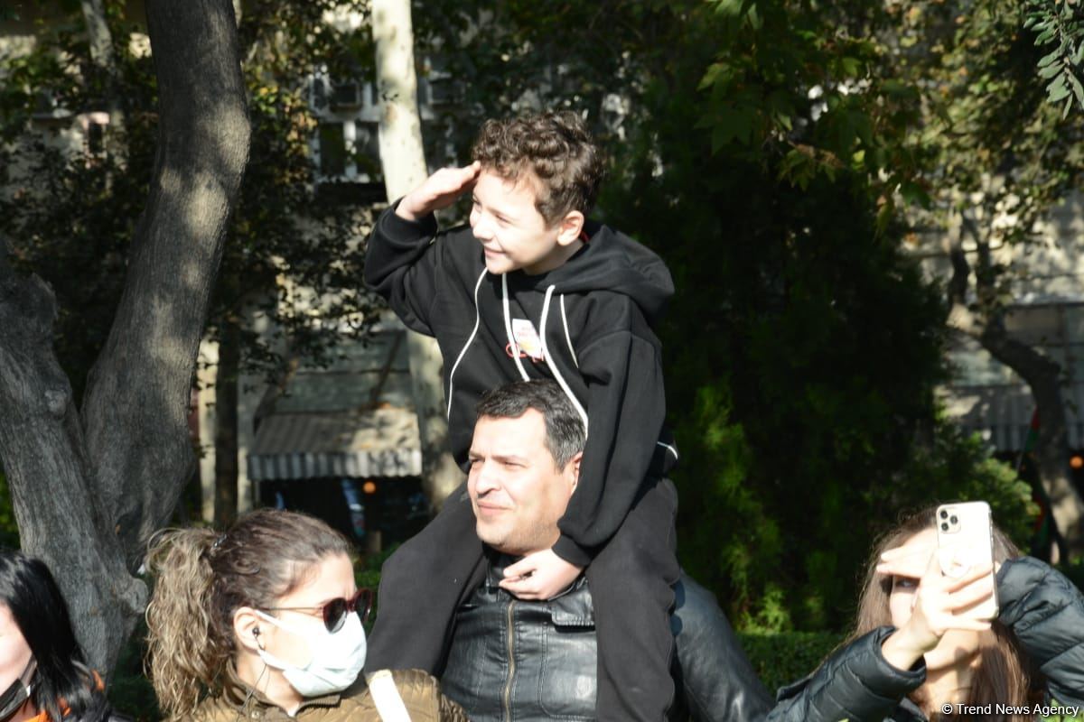 Bakıda Zəfər yürüşü və flaşmobu keçirilib (FOTO/VİDEO) (ƏLAVƏ OLUNUB)