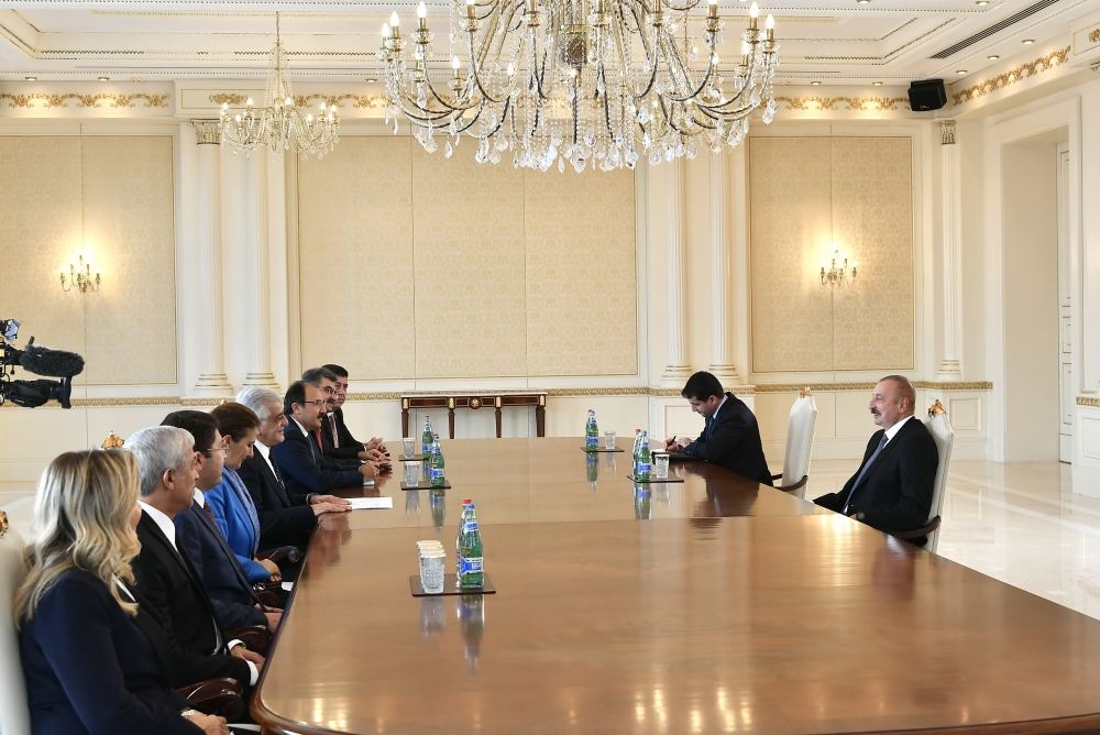 Prezident İlham Əliyev Türkiyə-Azərbaycan parlamentlərarası dostluq qrupunun rəhbərinin başçılıq etdiyi nümayəndə heyətini qəbul edib (FOTO/VİDEO)