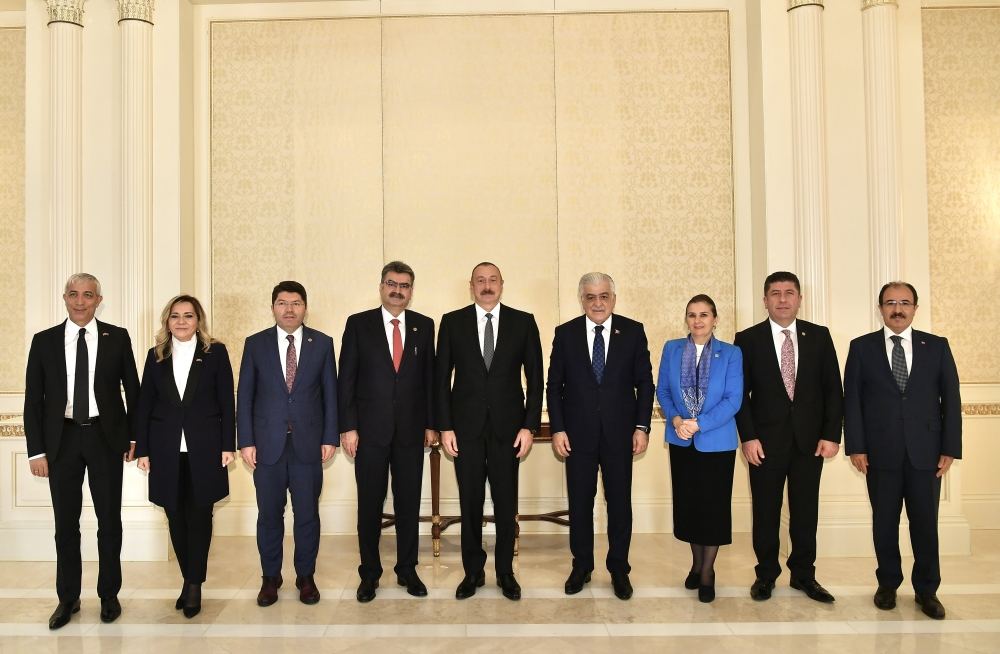 Prezident İlham Əliyev Türkiyə-Azərbaycan parlamentlərarası dostluq qrupunun rəhbərinin başçılıq etdiyi nümayəndə heyətini qəbul edib (FOTO/VİDEO)